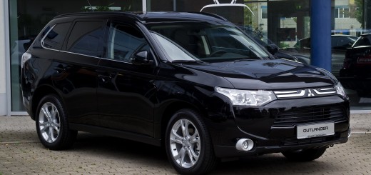Mitsubishi_Outlander_2.2_DI-D_4WD_Instyle_III_–_Frontansicht_23._September_2012_Hilden
